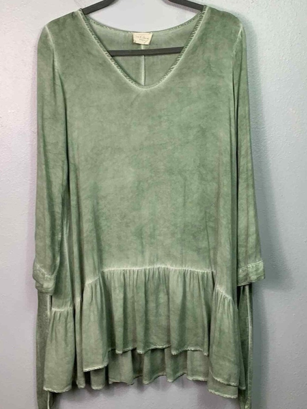 1.4.3. Story by lineup Green Tie Dye 3/4 Tie Sleeve boho Tunic Top sz: medium